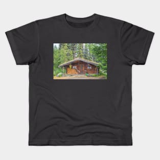 USA. Alaska. Chena Village. Log Cabin in the Woods. Kids T-Shirt